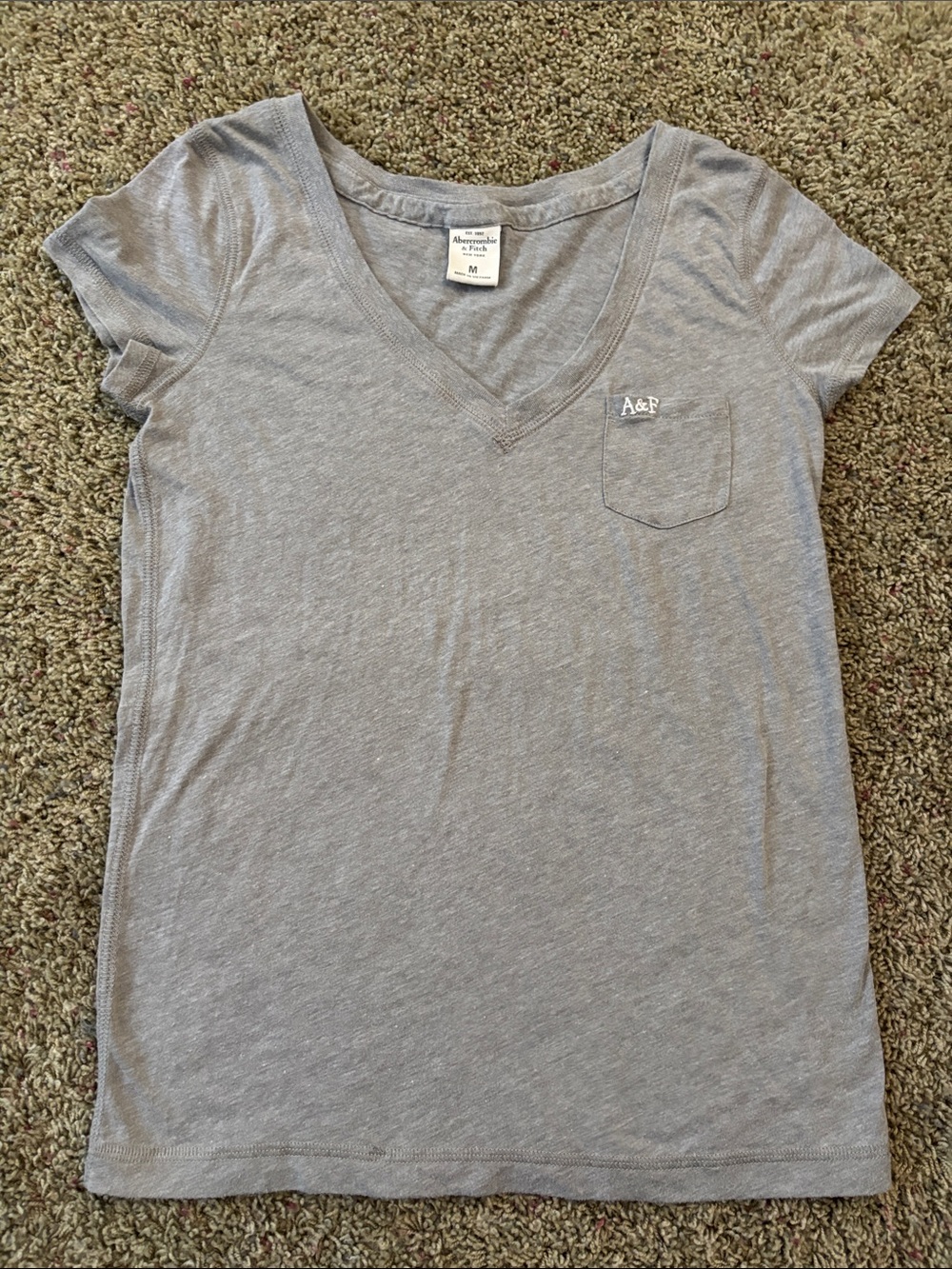 Abercrombie & Fitch Vintage Y2K Gray V-Neck Pocket Tee - Women's Sz Medium - Picture 1 of 7